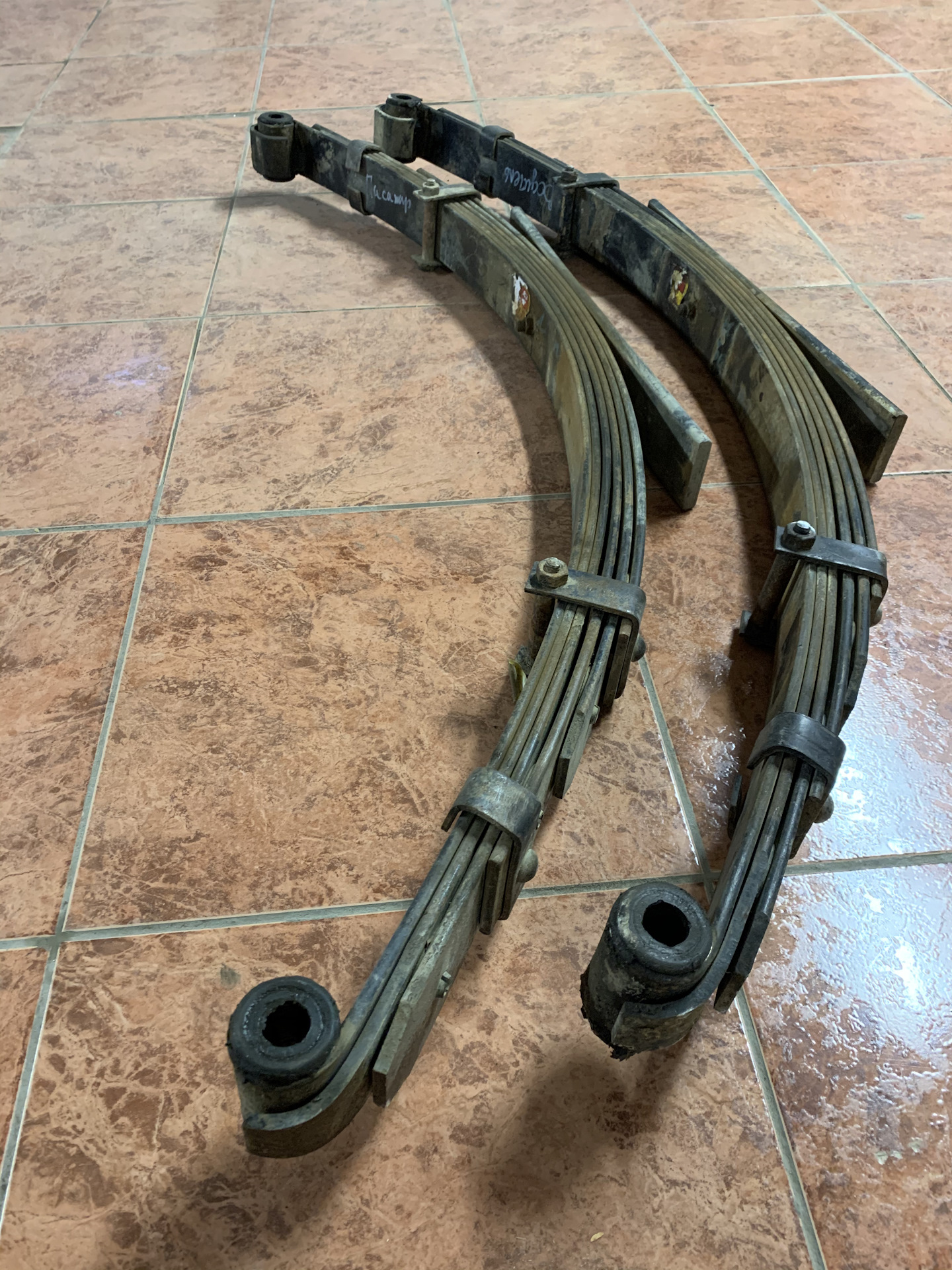 Hilux ln107. Рессора тойота хайлюкс. Рессора тойота хайлюкс. Рессоры задняя хайлюкс. 48210-26b20.