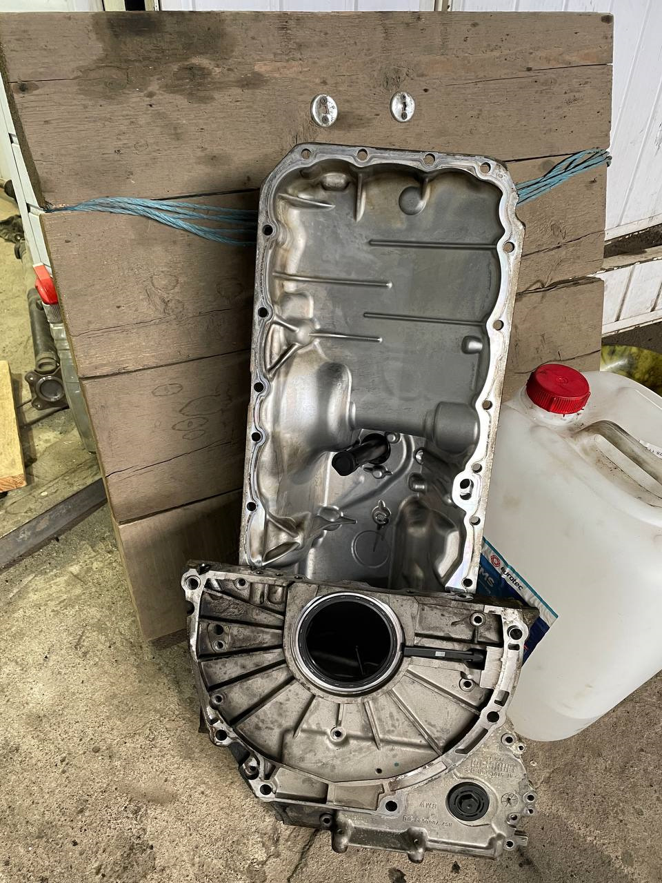 Так же отмыли крышку ГРМ и поддон от масляного налета — BMW 5 series Gran Turismo (F07)