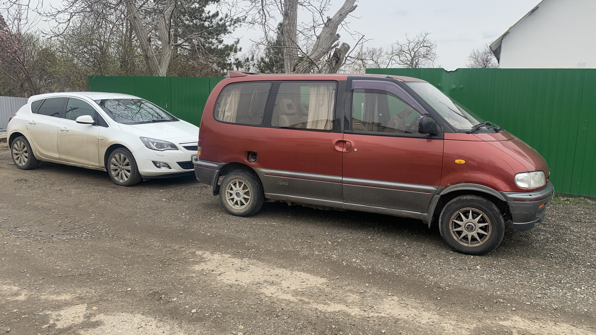 Ниссан серена 1. Ниссан Серена 1992. Nissan Serena полный привод. Форт Серена машина.