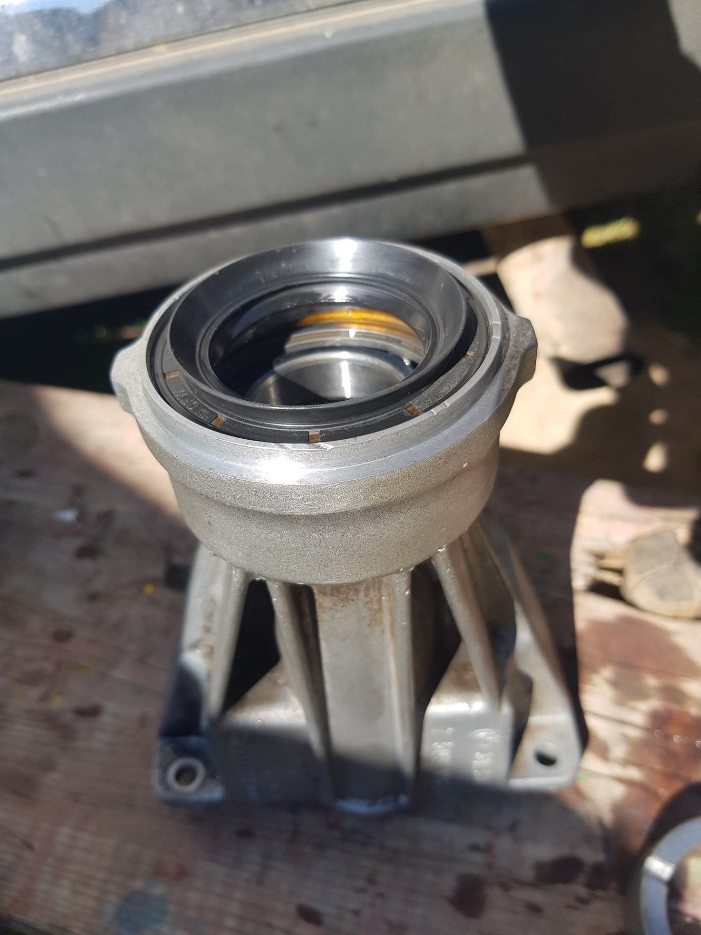 Опорный подшипник правого привода — BMW X5 (E53), 3 л, 2002 года ...