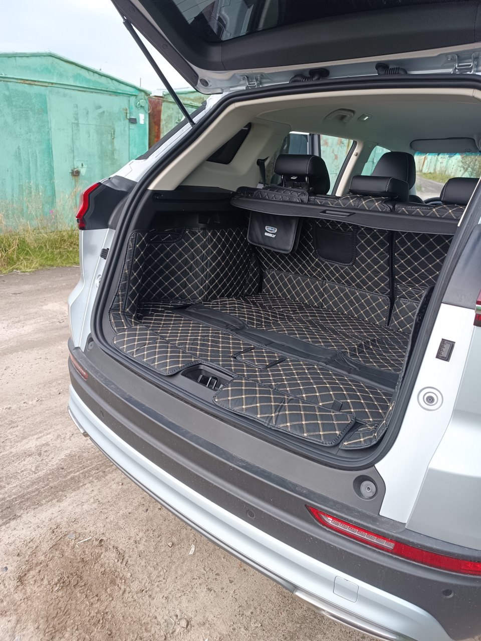 Цыганщина в багажник — Geely Atlas Pro, 1,5 л, 2022 года | аксессуары ...