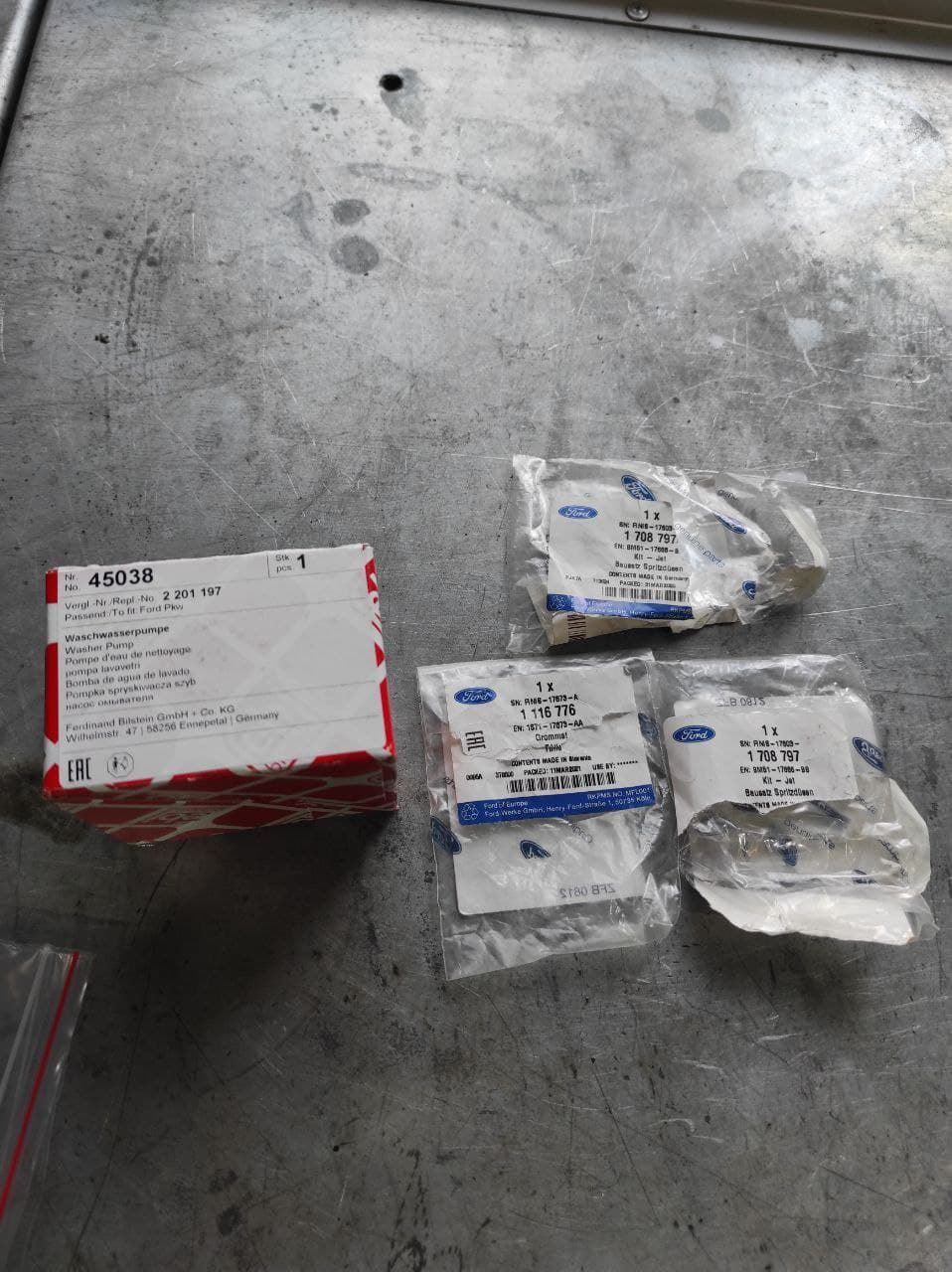 Замена мотора стеклоомывателя и форсунок омывателя — Ford Focus III ...