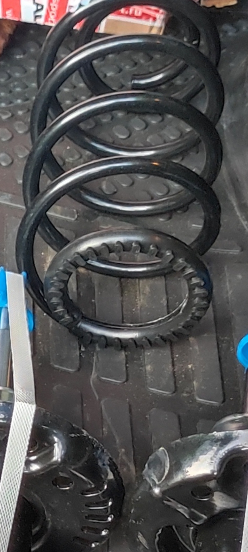 Резиночка на обувном клее. — Lada Гранта Лифтбек (2G)