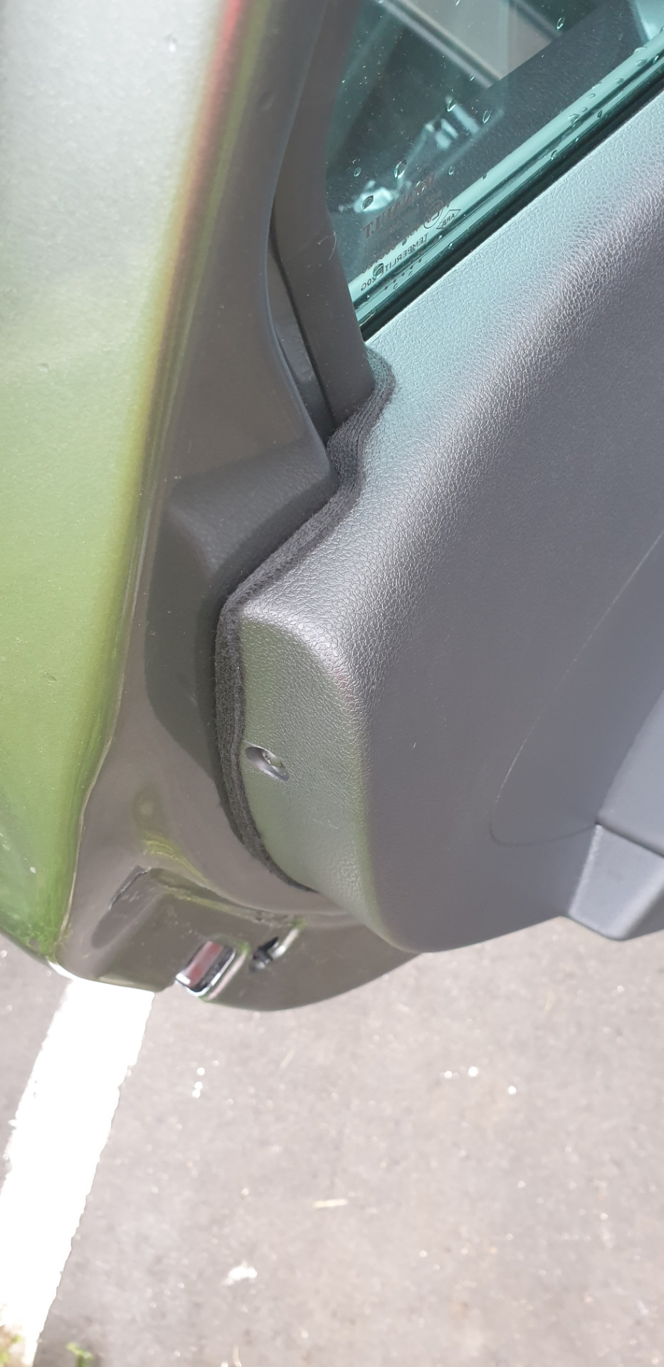 Борьба с протирами дверных карт. Обшивка задней двери карпетом ...