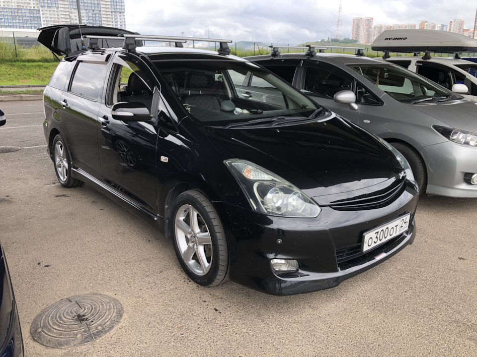 Авто во владивостоке без пробега по рф. Toyota Wish, 2013 4 ВД. Toyota Wish Black. Toyota Wish черный. Toyota Wish внедорожный.