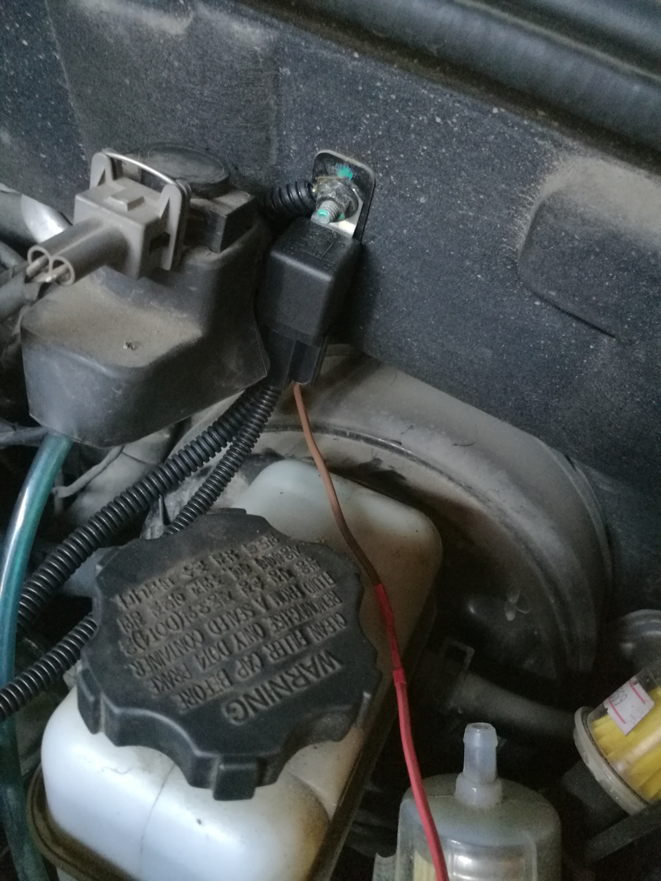 Реле установил на кронштейн модулятора турбины, там же взял массу к насосу и для 86 контакта реле. — SsangYong Kyron