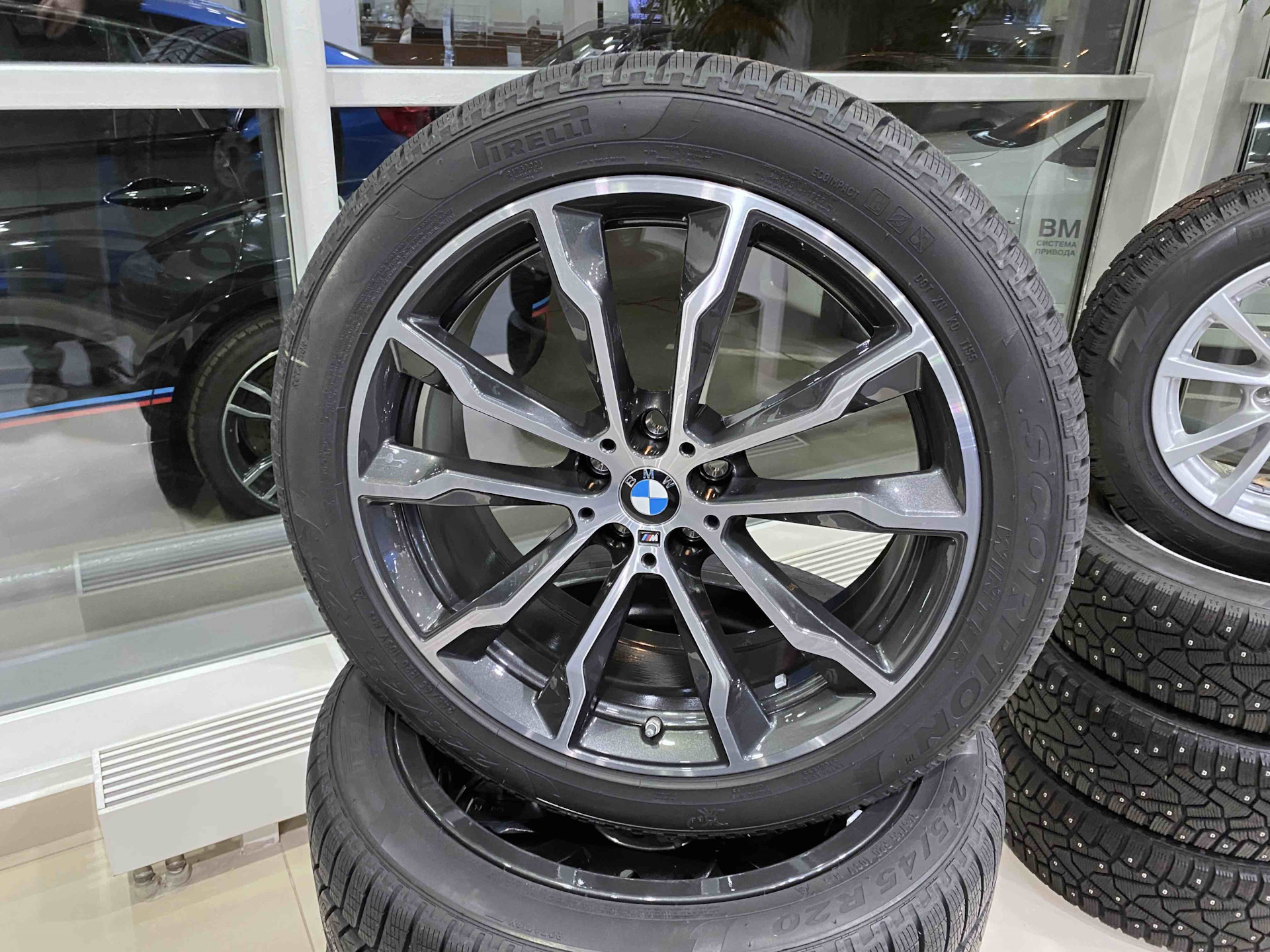 Шины бмв x4. BMW x4 g02 зимние колеса. Колеса BMW x3 g01. Double spoke 699m. BMW x3 g01 колеса r20.