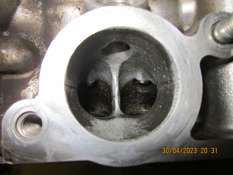 Очищенный щёткой и доработанный бормашинкой впускной канал — Lada Vesta SW (1G)