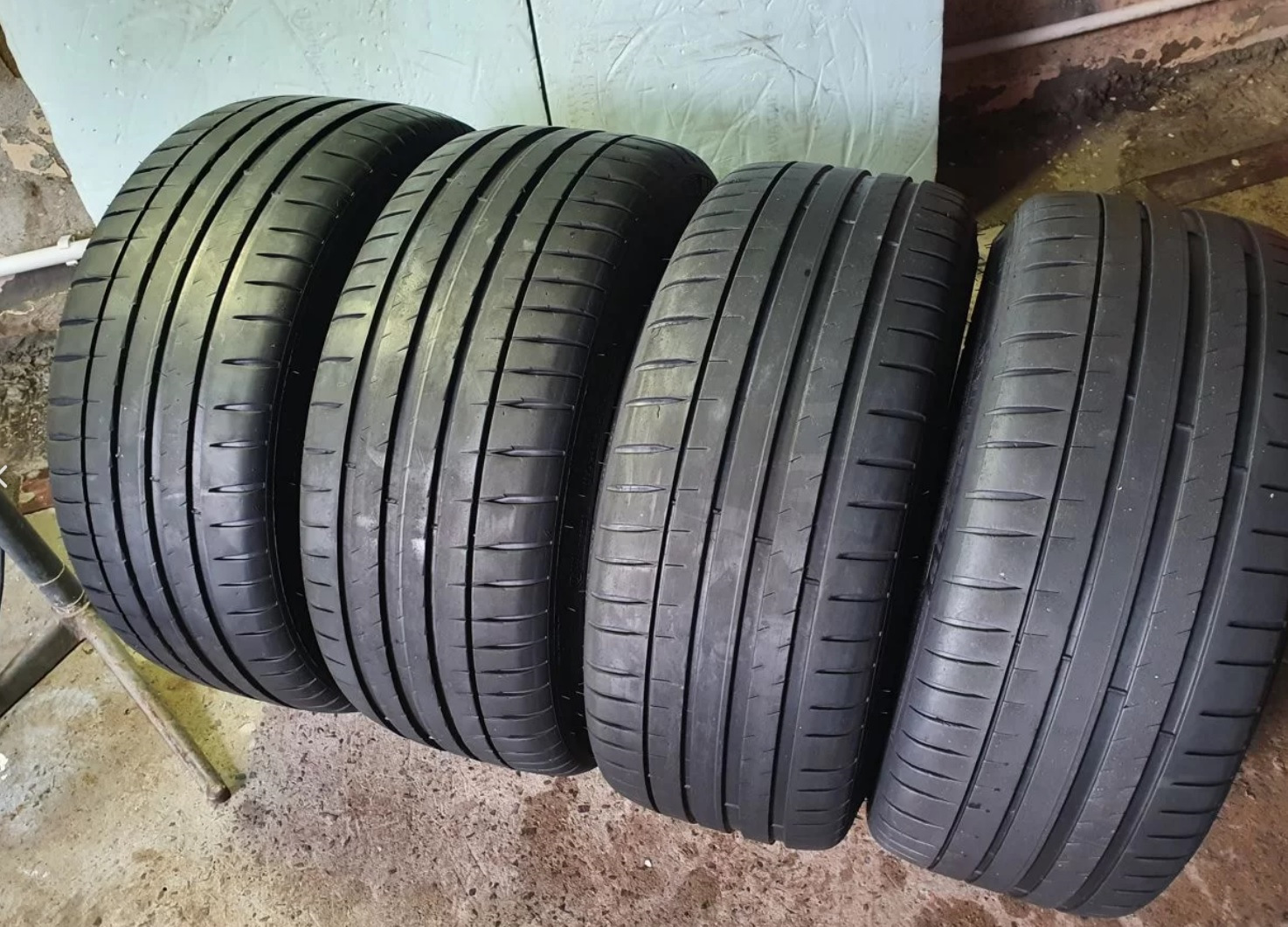 Michelin pilot sport r18. Мишлен пилот 4 325/40 22. Мишлен пилот спорт 4 225/45 r17 ширина обода. Сравнение шин Мишлен пилот спорт 4 и Мишлен пилот спорт 5. Мишлен пилот 4 ZR отзывы владельцев.