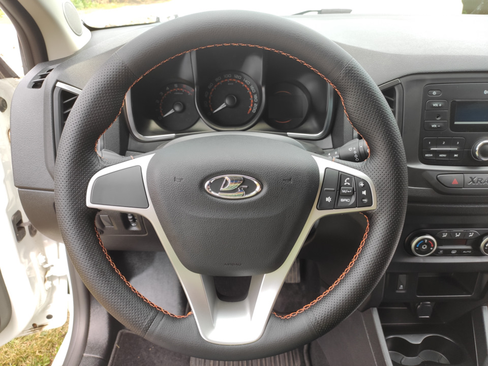 Руль в кожу. Оплётка от Пермь-Рулит. — Lada XRAY, 1,6 л, 2019 года ...