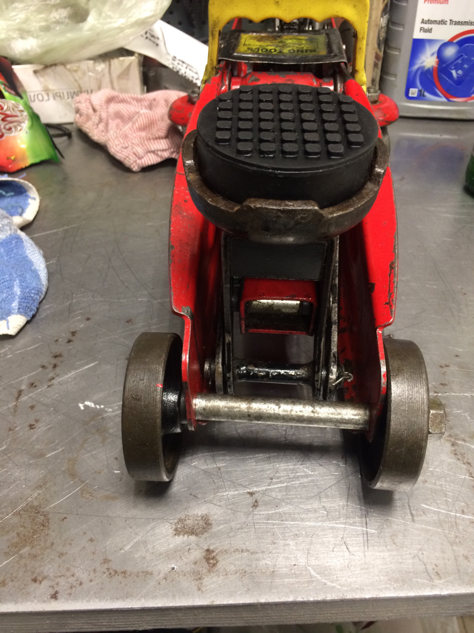 Подкатной домкрат, поднимает но не опускает — Mazda 5, 1,8 л, 2006 года ...