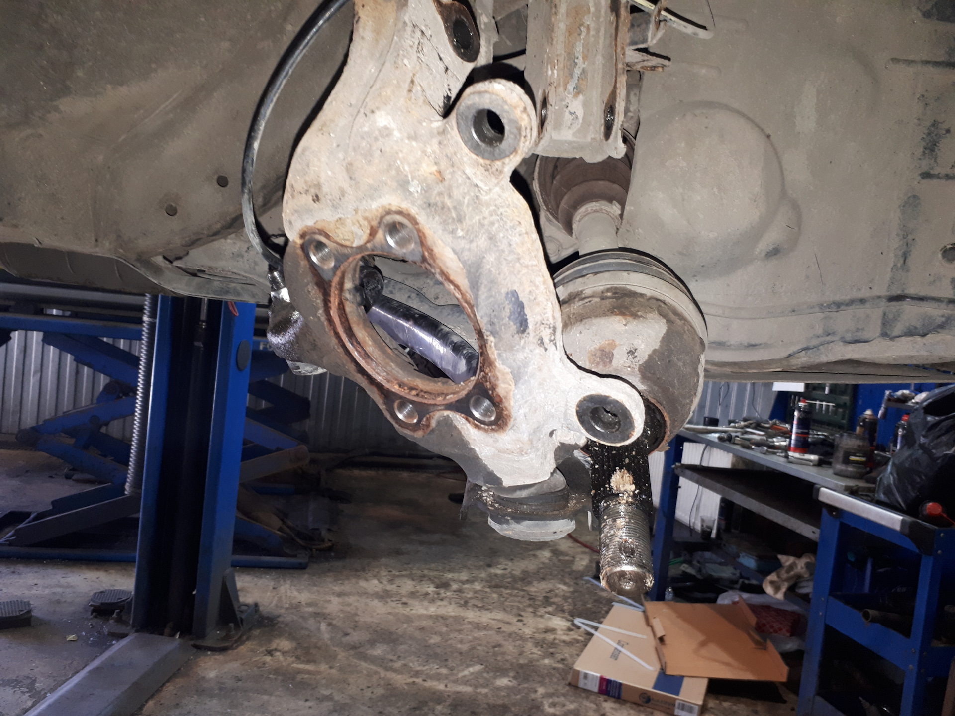 Вибрация при движении накатом. Вибрация при движении накатом. Замена левого привода рено логан 1. Xc90 непонятные цоканье на холодную. Renault koleos крестовина кардана.