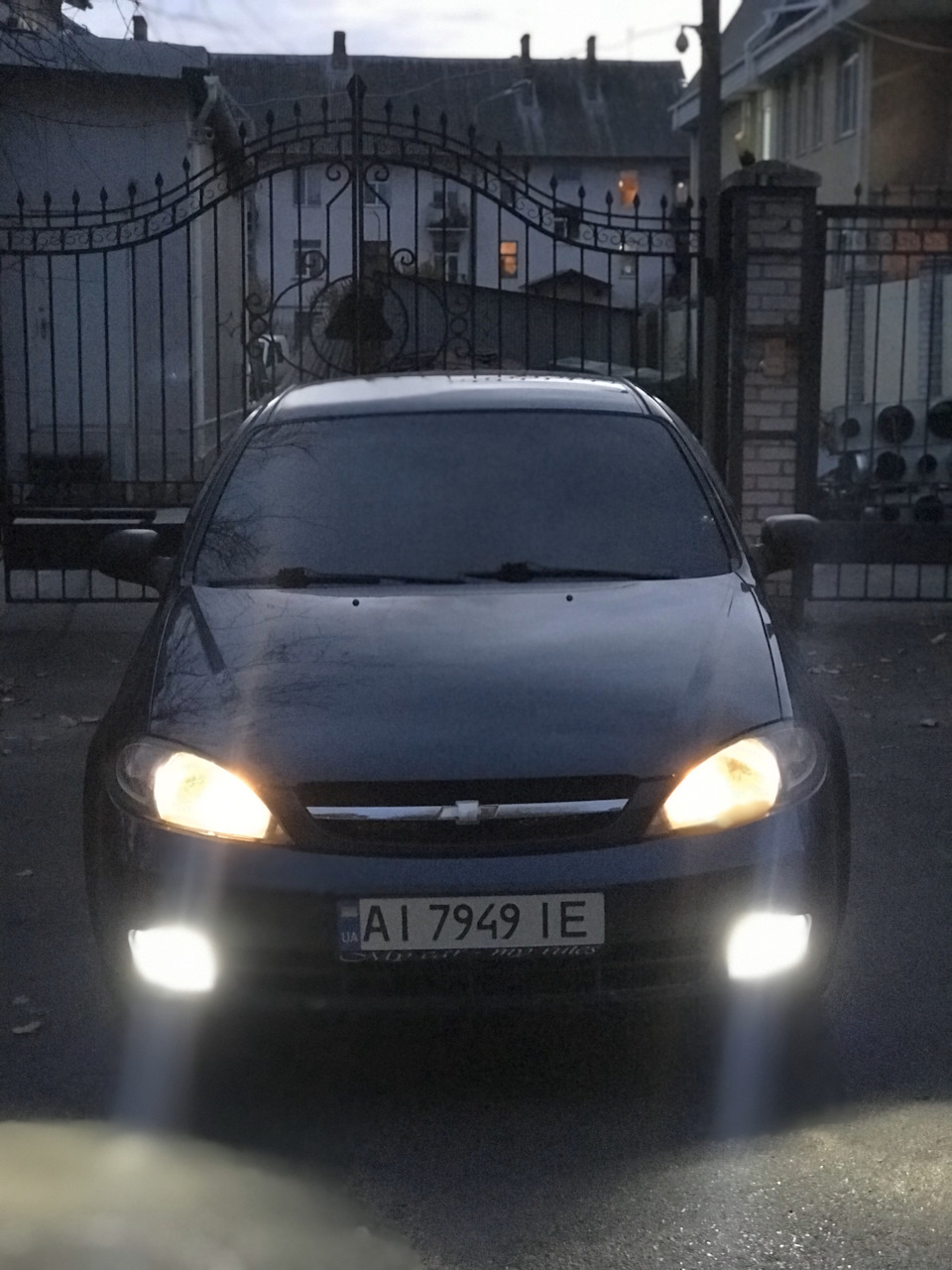 Красивые парни машины не тонируют) — Chevrolet Lacetti 5D, 1,6 л, 2008 года  | аксессуары | DRIVE2