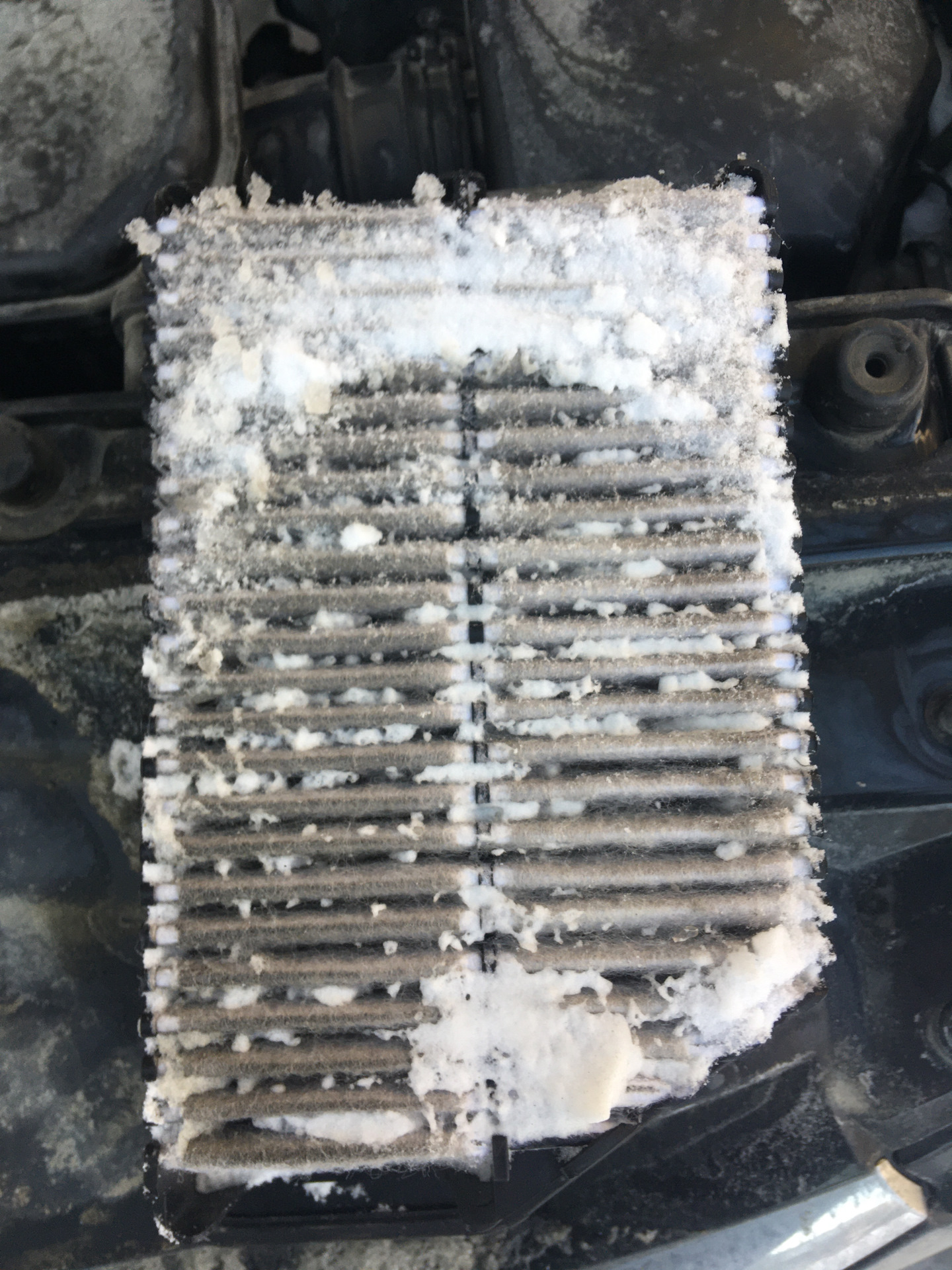 Замена воздушных фильтров — Hyundai ix35, 2 л, 2013 года | расходники ...