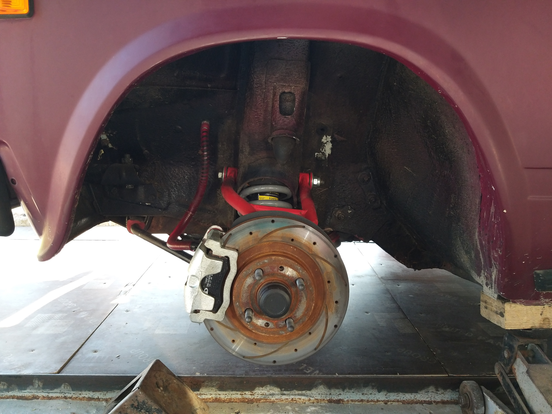 Передние тормозные суппорта ваз 2106. 14 тормозной диск 2108 суппорт. Тормоза 2112 на ниву. Суппорта вперед ваз 2107. Перенос суппорта вперед ваз классика.