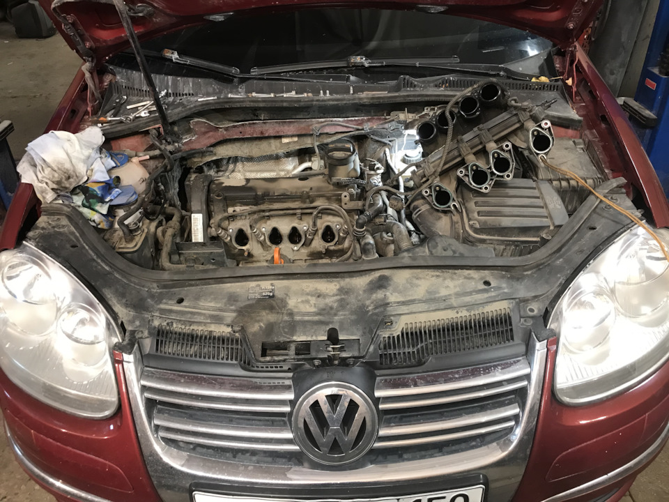 Течь масла из под клапанной крышки закончилась — Volkswagen Jetta V, 1 ...