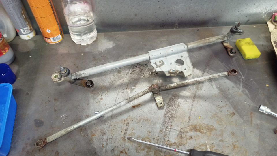 Ремонт механизма стеклоочистителя — Land Rover Freelander, 2,5 л, 2005 ...