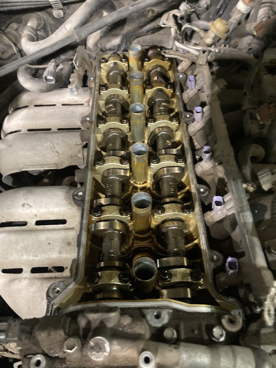 Прокладка КК и сальники свечных колодцев — Toyota Mark II Blit, 2 л ...