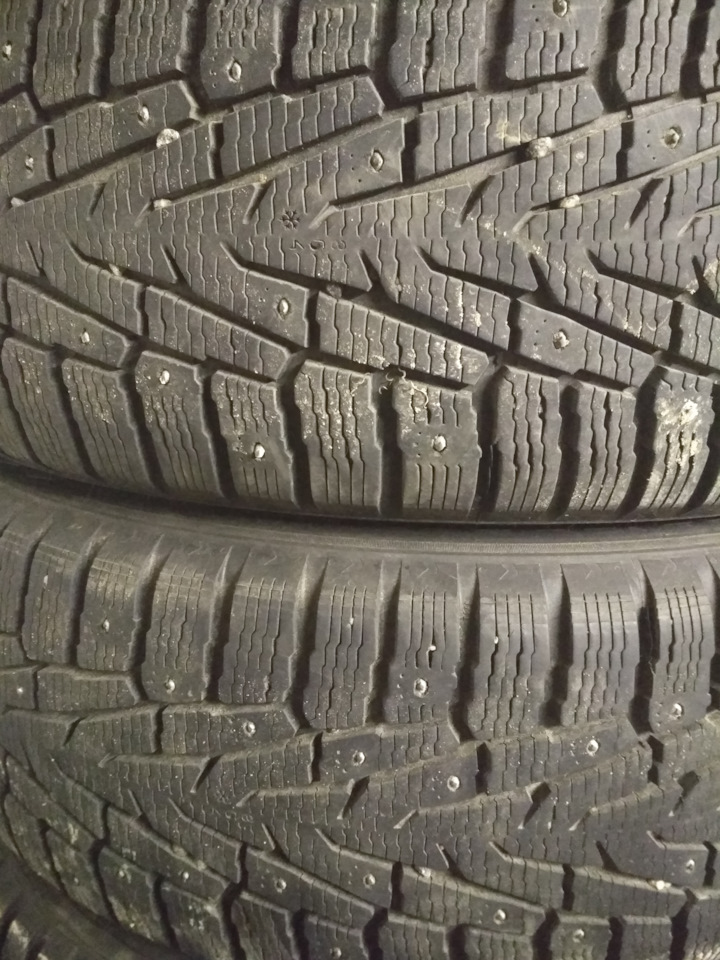 Шины зимние шипованные Nokian 245/55 R19 на Toyota Highlander (XU50). Б ...
