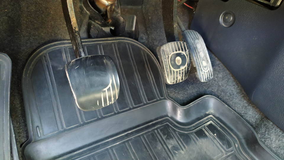 Замена не дорогих накладок на педали ниссан тиида — DRIVE2