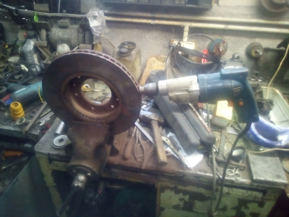 Тормоза бьют по рулю — Hyundai H-1 (2G), 2,5 л, 2008 года | своими ...