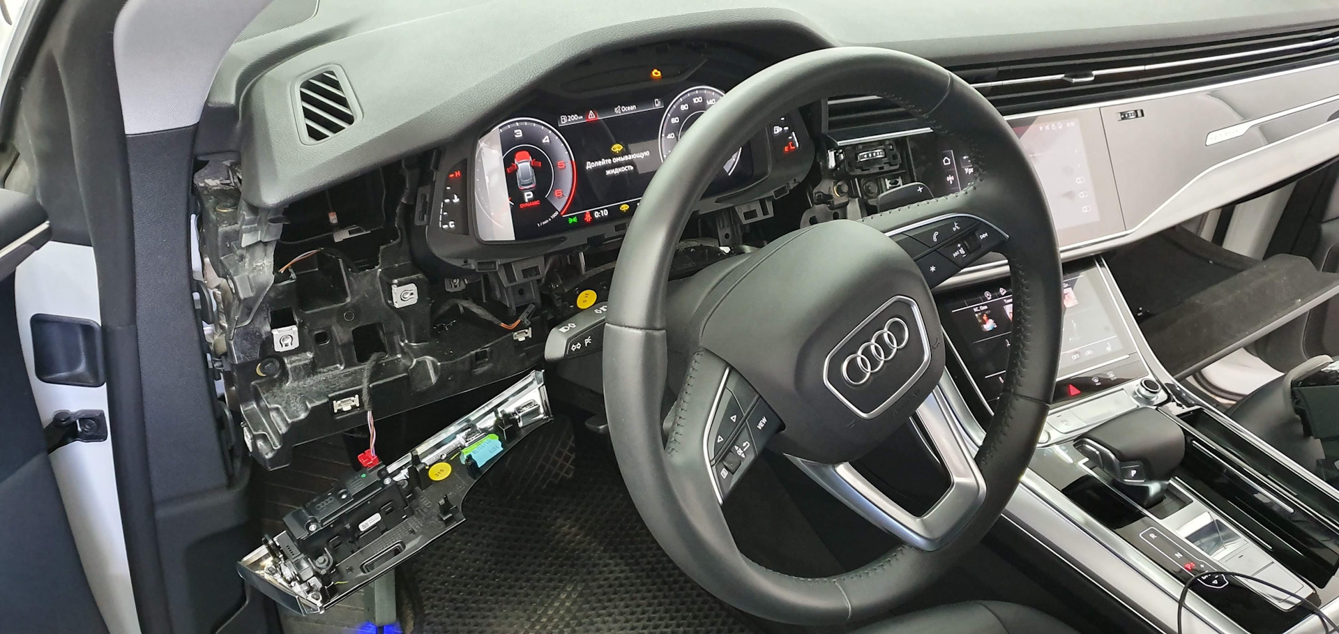 Ауди установка. Audi q8 Cockpit.