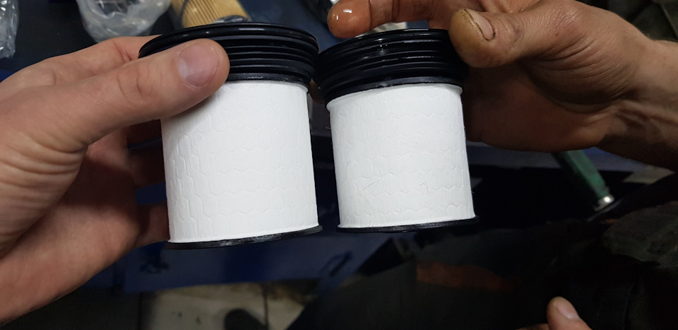 Слева-MOPAR UFI, Справа- UFI UFI — Jeep Grand Cherokee (WK2)