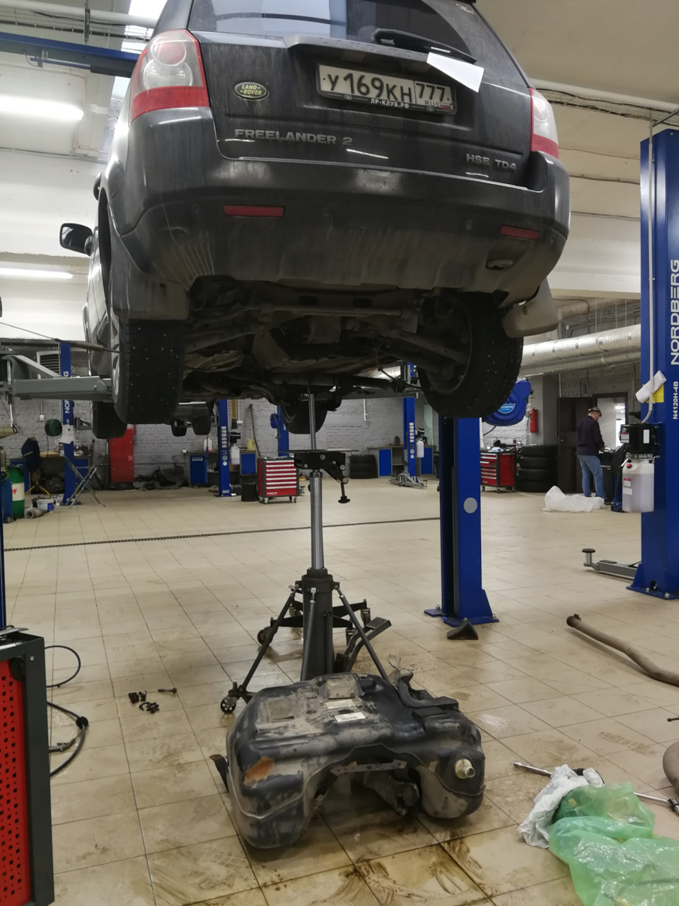 Датчик уровня топлива и профилактика задних суппортов и масло в заднем ...