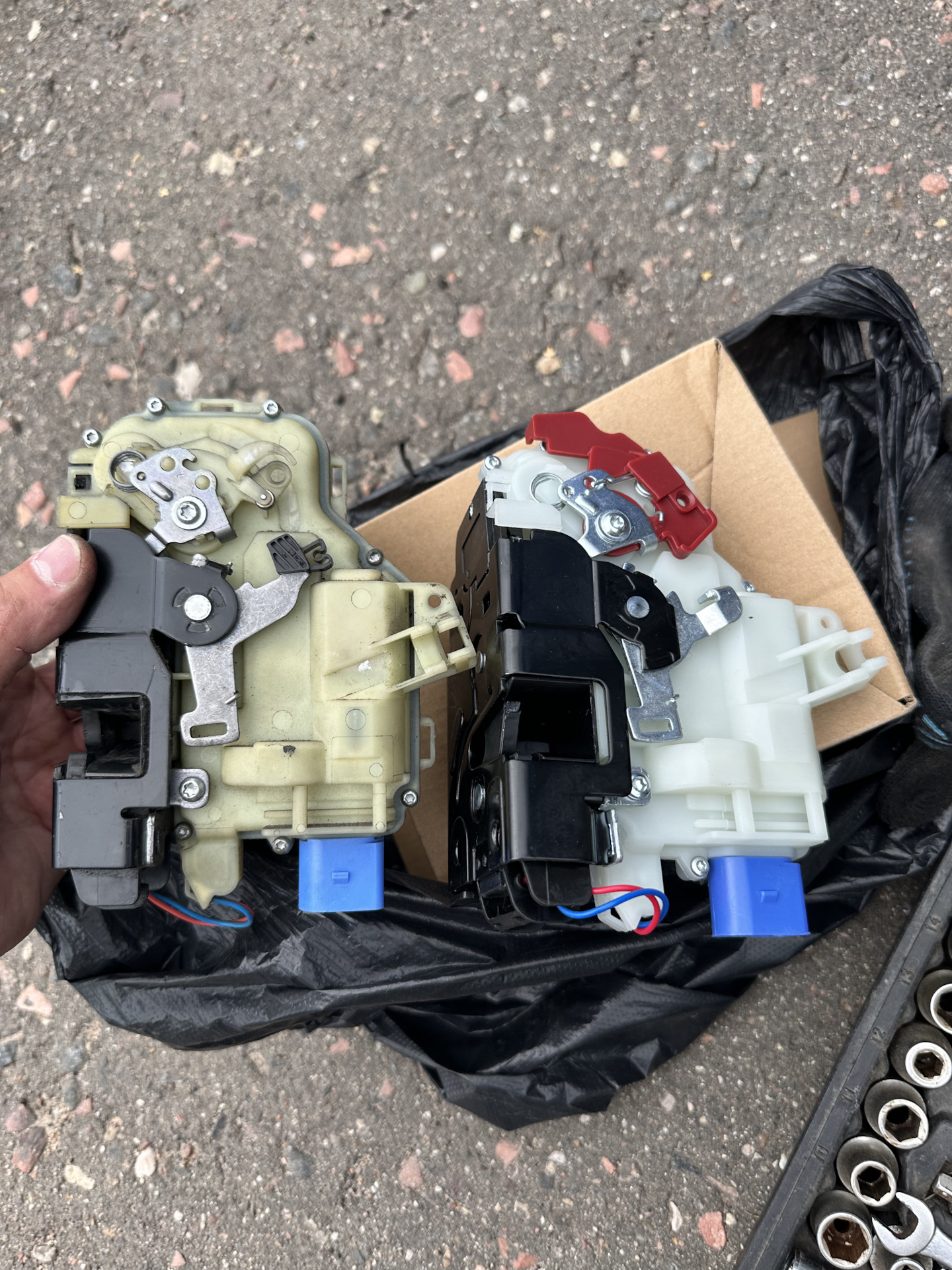 Дверной замок- замена Golf r32 — Volkswagen Golf R Mk5, 3,2 л, 2008 ...