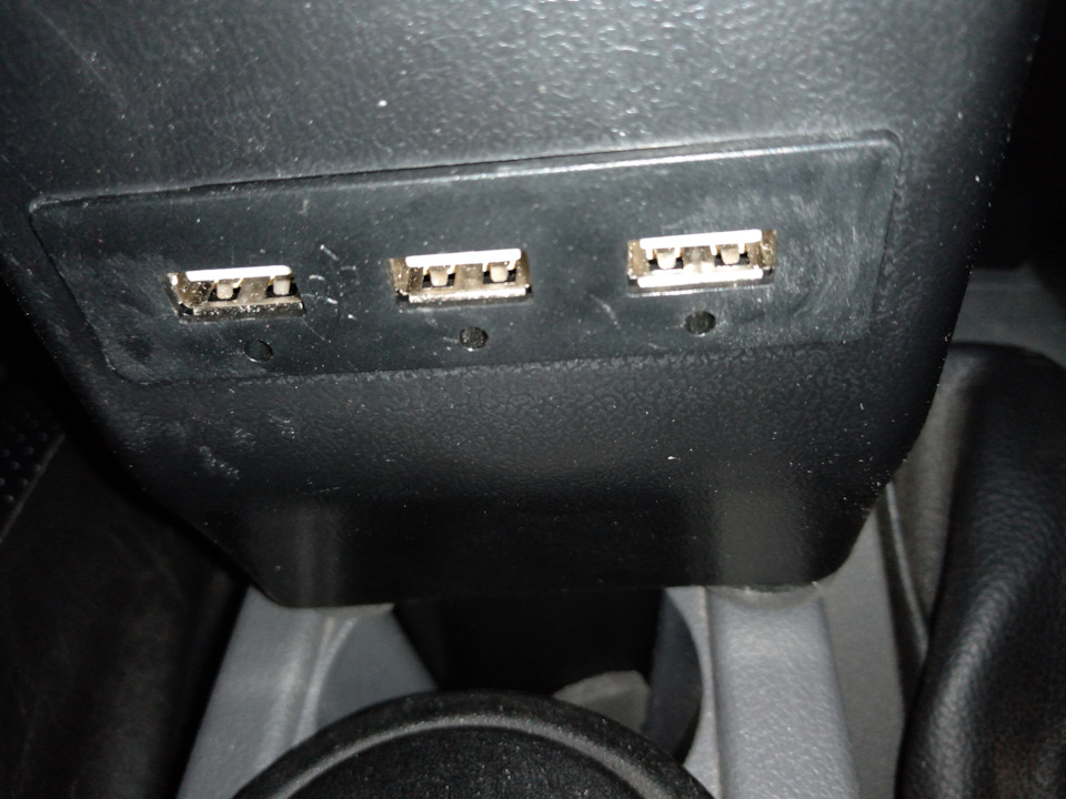 Подлокотник — Ford Focus II Sedan, 1,6 л, 2011 года | аксессуары | DRIVE2