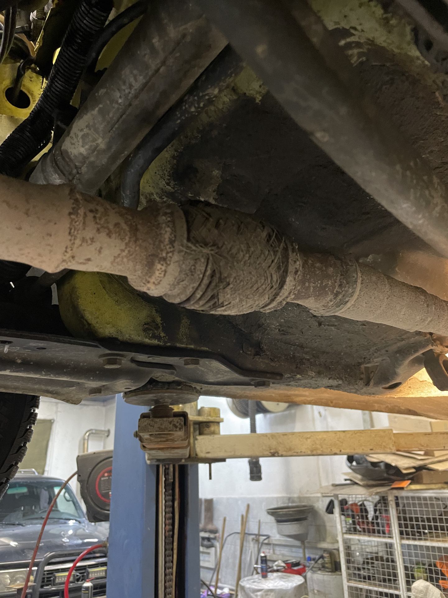 Запах выхлопа в салоне — Ford Ka (1G), 1,3 л, 2000 года | поломка | DRIVE2