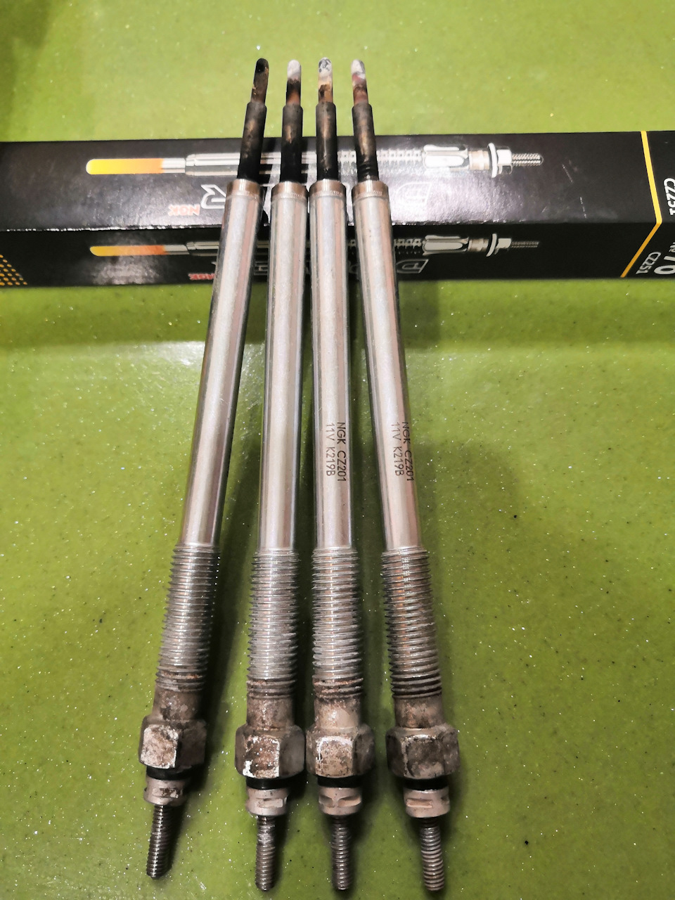 Паджеро спорт свечи накала. Свеча накаливания Митсубиси Паджеро спорт 2.5 дизель. Паджеро спорт свеча накаливания. Свеча накала f65p. Mitsubishi Pajero Sport 2 сопротивление свечей накала.