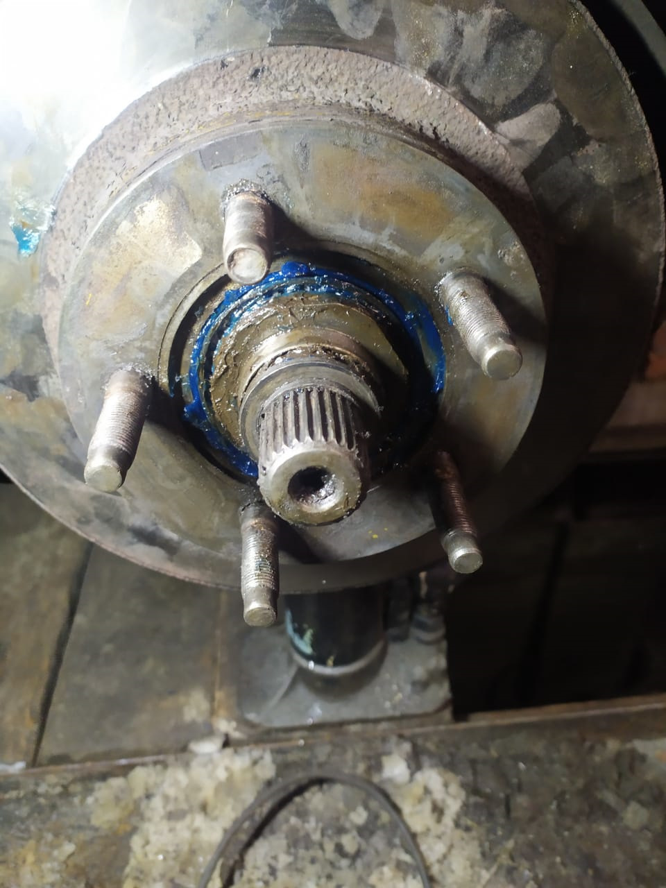 Подшипники ступиц, правый наконечник, замена смазки в хабах — Ford ...
