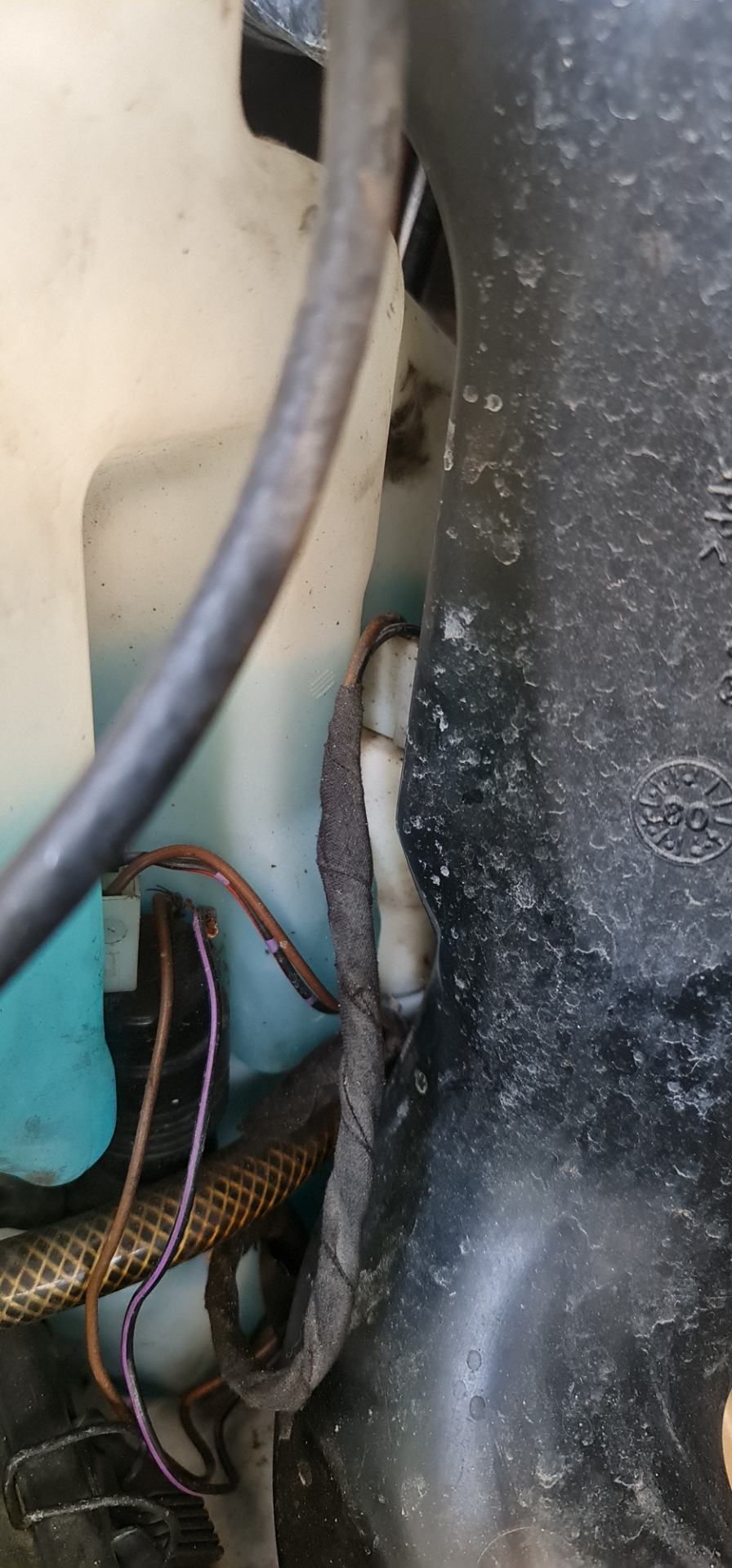 Штатный омыватель фар — Mercedes-Benz Sprinter (1G), 2,7 л., 2003 года ...