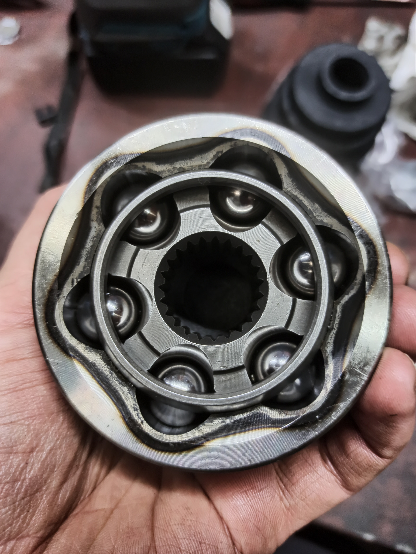 Гранаты не той системы или как поменять пыльники и поменять ещё и ШРУС ...