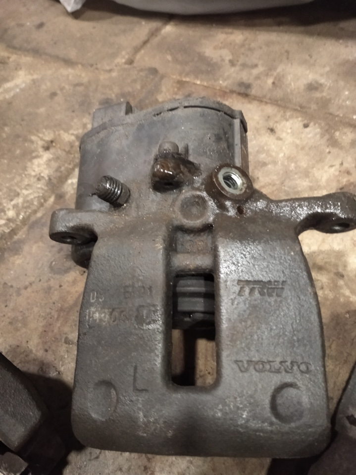 Суппорт тормозной задний Volvo S80, V70 с 2006 года на Volvo V70 III. Б ...