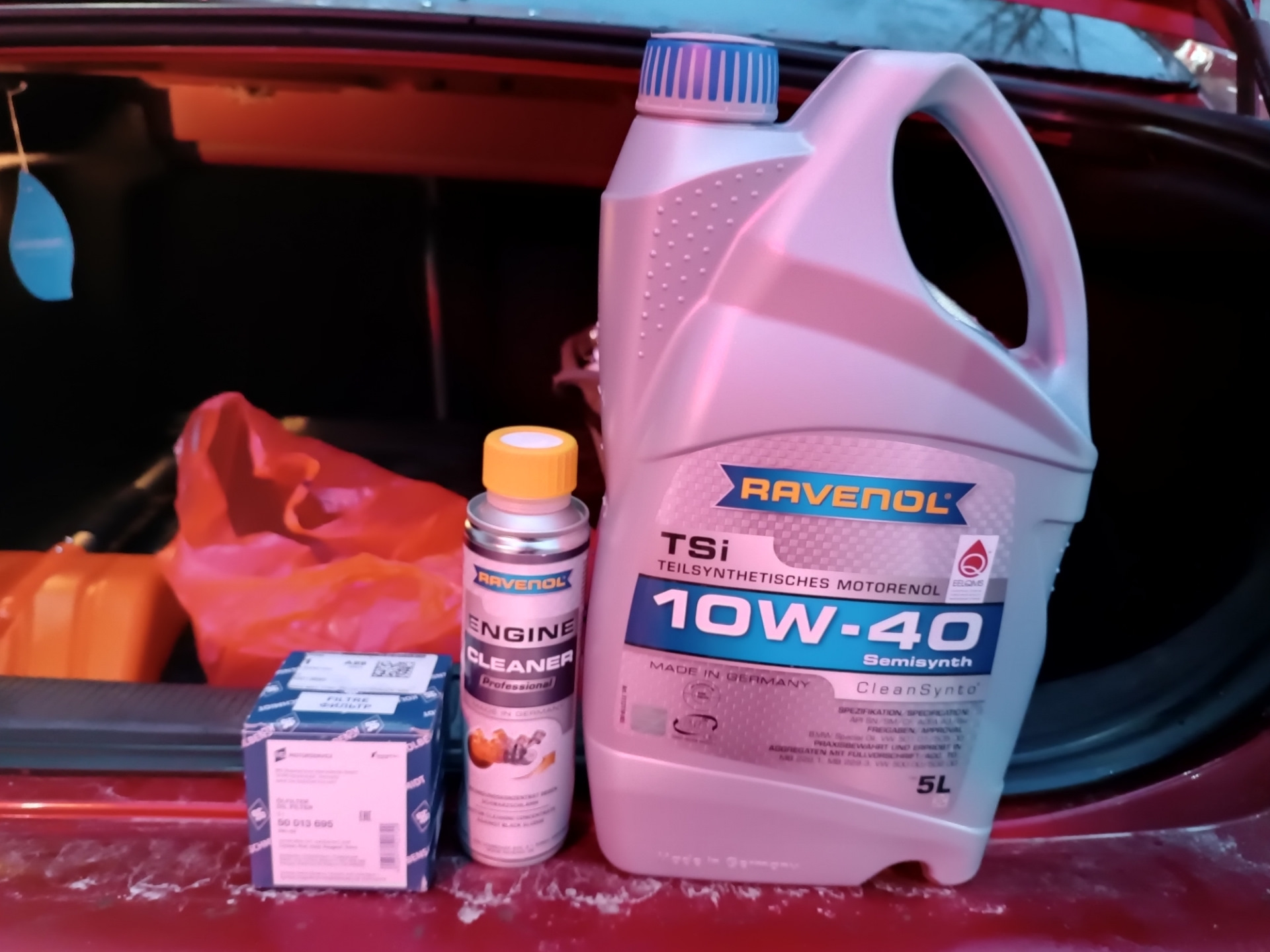 Замена масла в двигателе, замена сайлентблоков левого переднего рычага ...