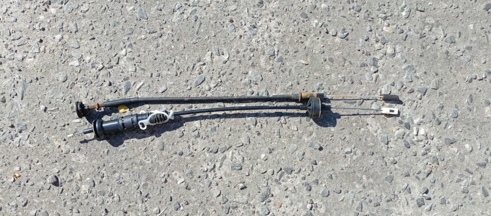 Замена тросика сцепления — Volkswagen Golf Mk2, 1,8 л, 1989 года ...