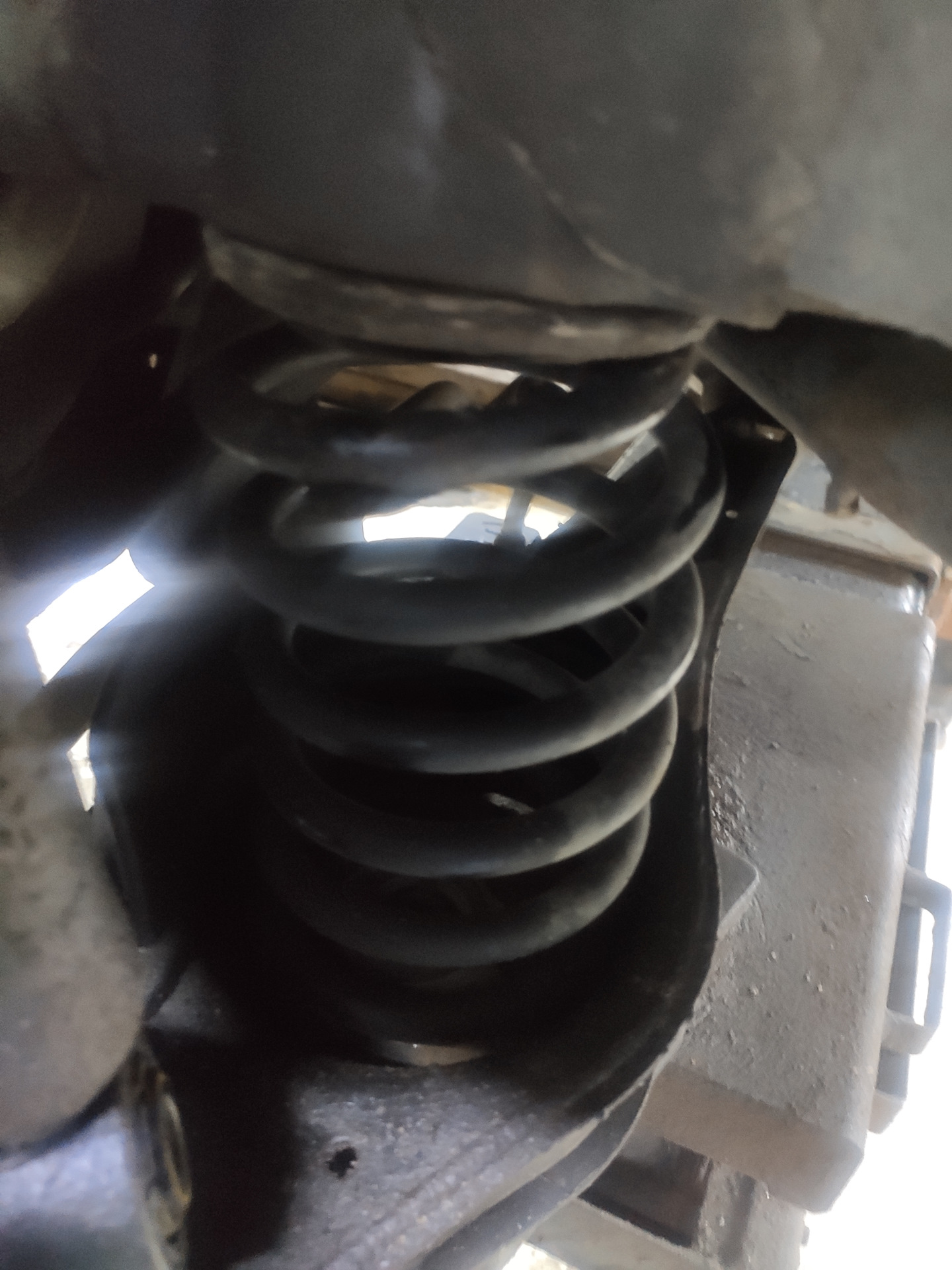 Задние амортизаторы Monroe — Volkswagen Tiguan (1G), 2 л, 2009 года ...