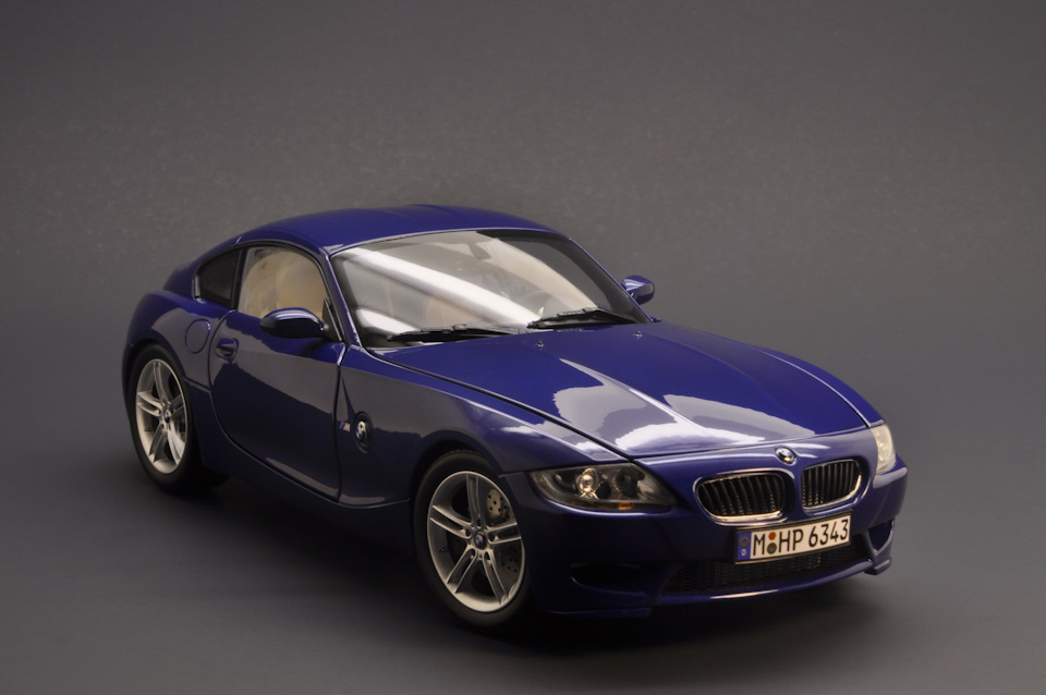Kyosho 1/18 BMW E86 Z4 M Coupe, Interlagosblau. Dealer Edition