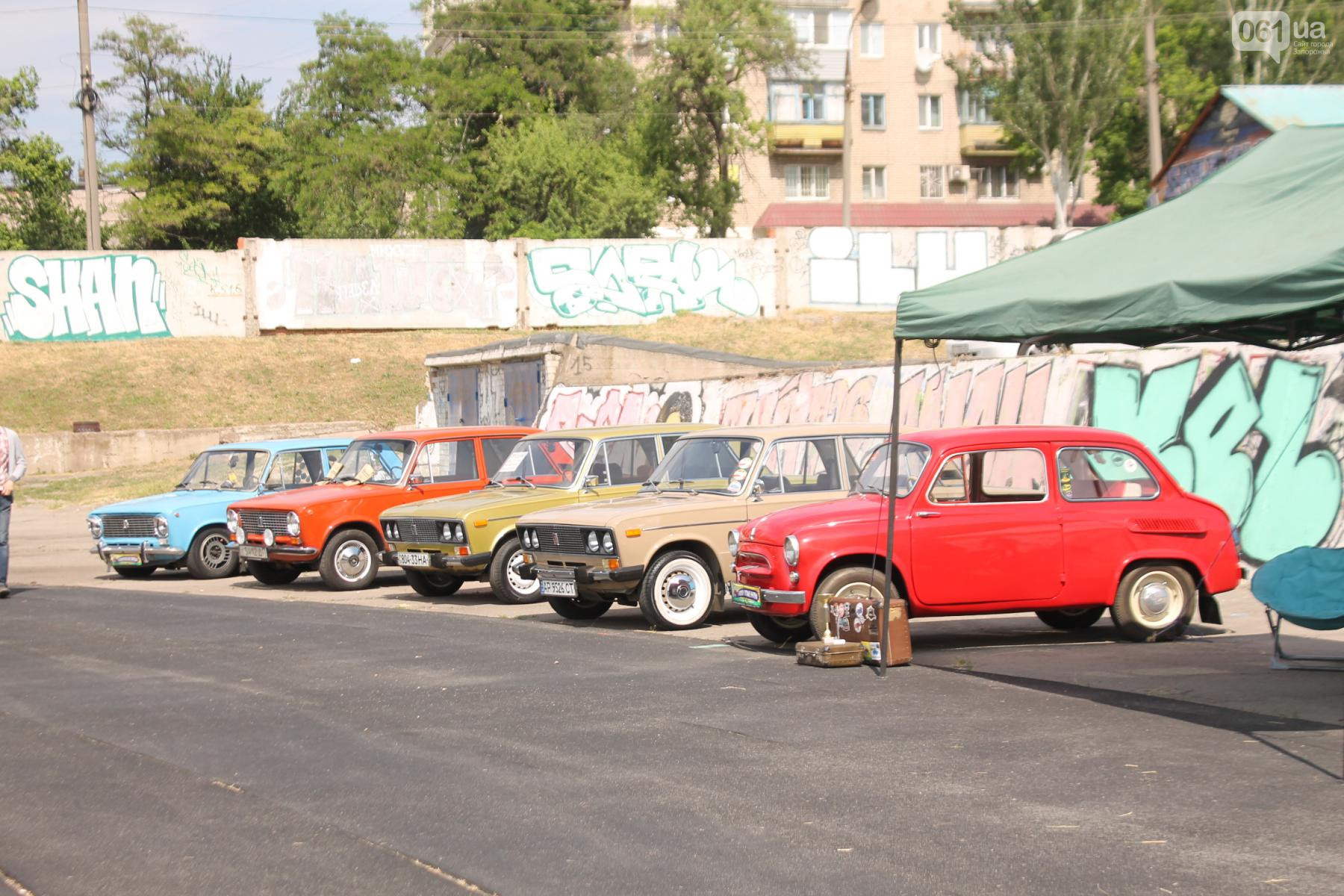 Автомобили запорожья. Запорожец 1000 л.с. Запорожцы в городе Запорожье. Запорожье машина фото.