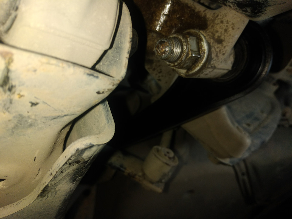 Замена задней поперечной рулевой тяге — Volkswagen Passat B6, 1,8 л ...