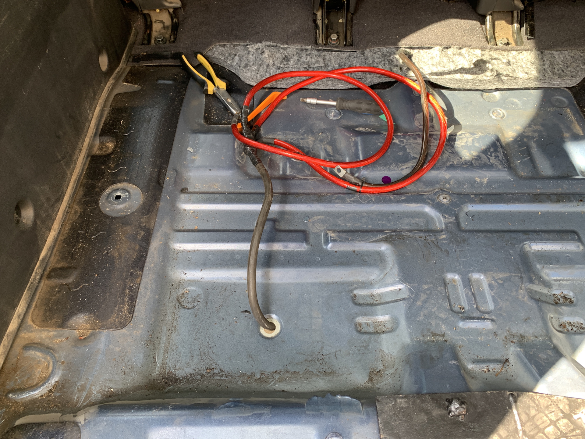 Hyundai santa fe усилитель