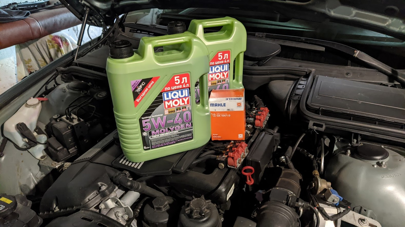 Liqui moly molygen 5w 40. Замена масла в двигателе Liqui Moly wyweska. Замена масла бесплатно акция БМВ Ликви моли. Reklama Liqui Moly Molygen Oils PNG. Замена масла в АКПП на БМВ е60 масло Ликви моли.