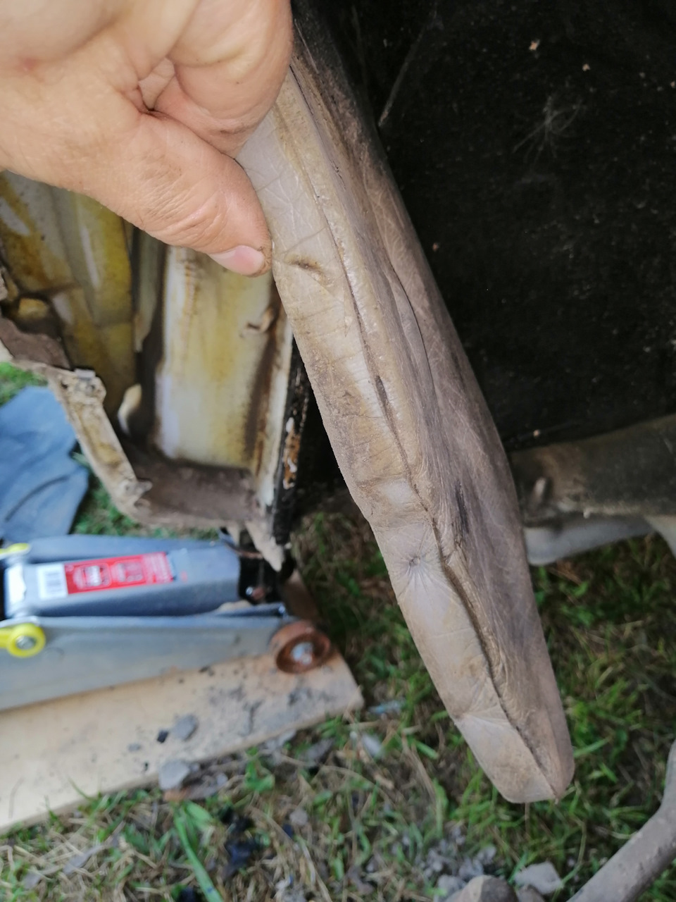 Грязь и вода под передними подкрылками. — DRIVE2