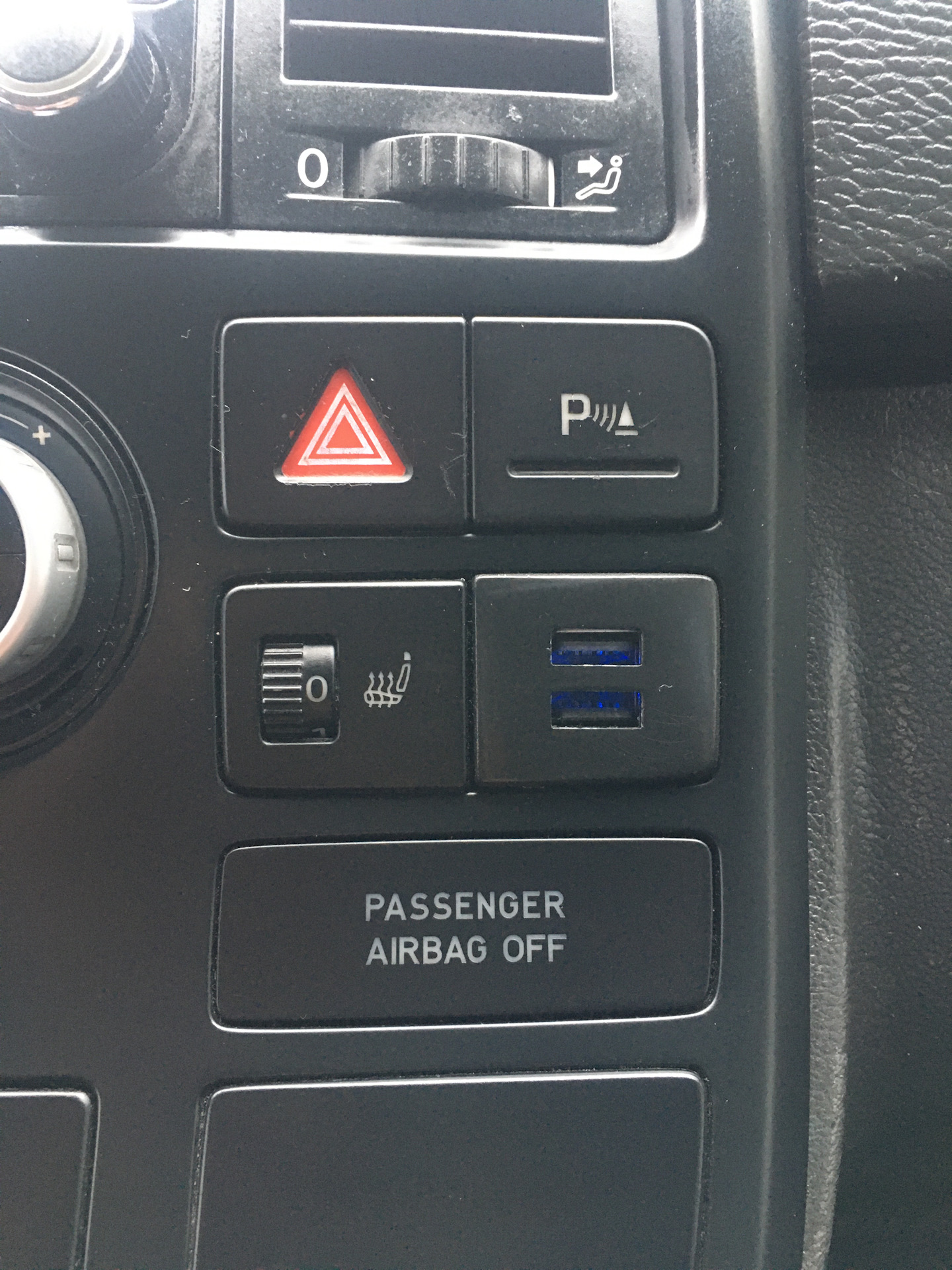Кнопка обогрева лобового стекла и USB — Volkswagen Multivan (T5), 2,5 л ...