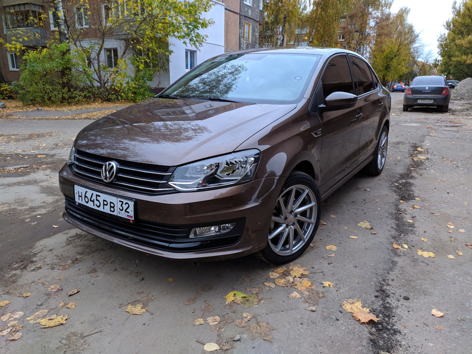 Volkswagen Polo sedan коричневый