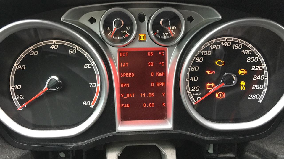 Дополнение для приборной панели — Ford Focus Hatchback II, 2,3 л, 2008 ...
