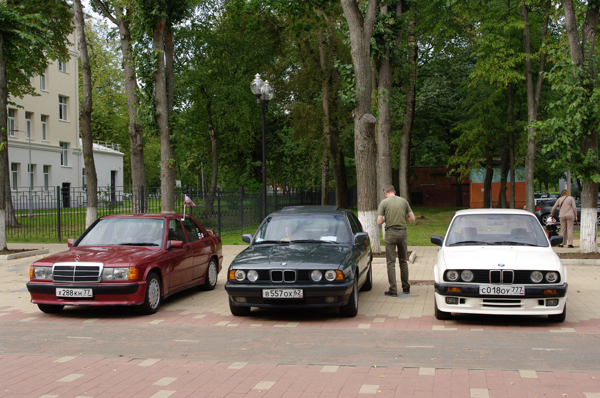 Выставка ретро-машин в Ступино на День города. 26 августа 2023. Часть 2. —  Mercedes-Benz 190 (W201), 2,5 л, 1989 года | встреча | DRIVE2