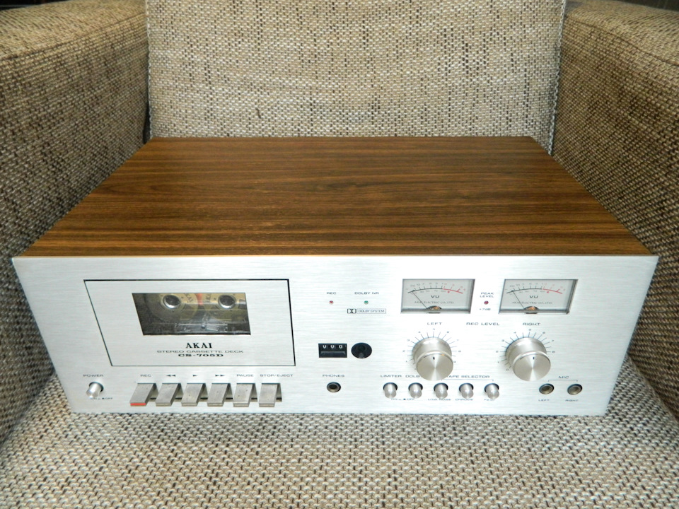 AKAI アカイ　カセットデッキ　CS-705D AKAI CS-705D かっこいいカセットデッキを買った - 古いものが好き